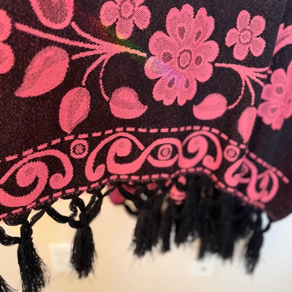 Pink and Black Bird Pattern Poncho - Picture 4 of 6